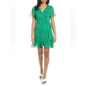 All In Favor Isabella Wrap Dress – Green Floral – Size XS
💚✨